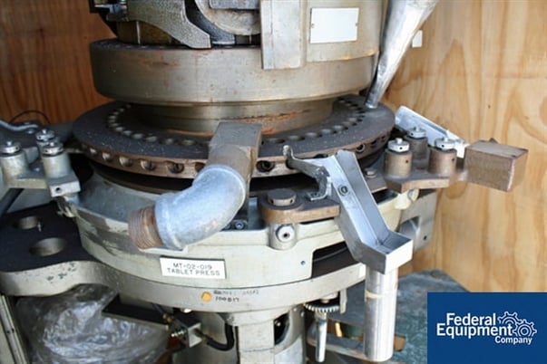 2.5 Ton, Stokes #BB2, rotary tablet press, 27 station, double sided, 5/8" max tablet diameter, 11/16" max - Image 4