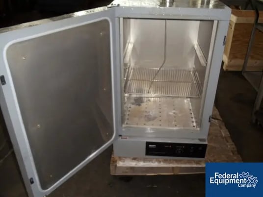 15" width x 27" H x 18" D Precision #45EM, 4.5 cu.ft. oven, 210&deg;C, Stainless Steel, 1800 watts, 115 V. - Image 3