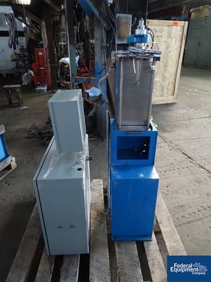 .26 gallon Autoclave Engrs., 316 Stainless Steel reactor, 1 liter, less reactor chamber, bolted top, 2200 psi - Image 1