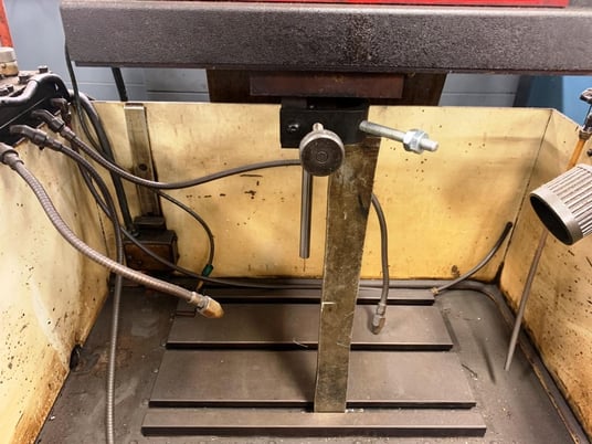 Hansvedt #SM-150B, ram type Electrical Discharge Machine, 30 amp, 9" x15" table, Dielectric oil supply, 1982 - Image 3