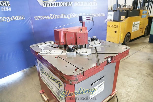 1/4" x 8-5/8" Amada #CSW-250, heavy duty hydraulic power V-notcher, coper on rear, digital read out - Image 3