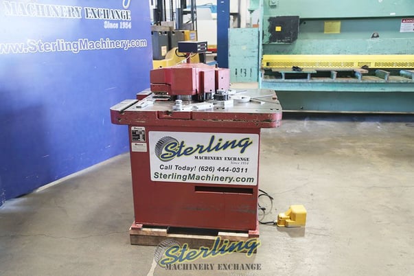 1/4" x 8-5/8" Amada #CSW-250, heavy duty hydraulic power V-notcher, coper on rear, digital read out - Image 4