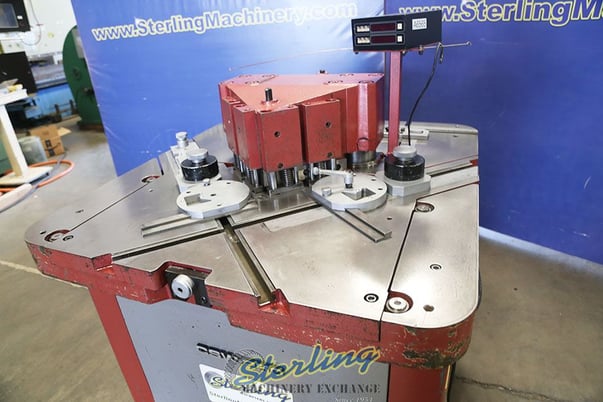 1/4" x 8-5/8" Amada #CSW-250, heavy duty hydraulic power V-notcher, coper on rear, digital read out - Image 6