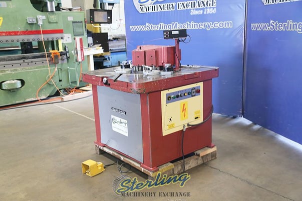 1/4" x 8-5/8" Amada #CSW-250, heavy duty hydraulic power V-notcher, coper on rear, digital read out - Image 8