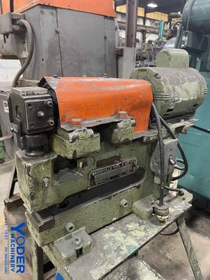 No. 60 Greenville nibbler, 11" x 12 gauge, 1725 SPM, 1/2 HP, mounted on metal stand, #14284 - Image 3