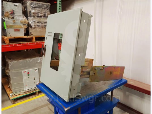 2000 amps, general electric, 89g-structure-akr30/50, akd-6 drawout substructure surplus018-518 - Image 5