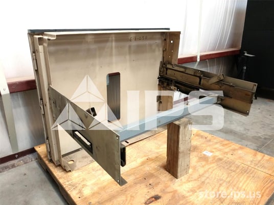 4000 Amps GE Akd-5 Drawout Substructure For Ak-2a-100, Manually Or Electrcally Operated Breaker - Image 3