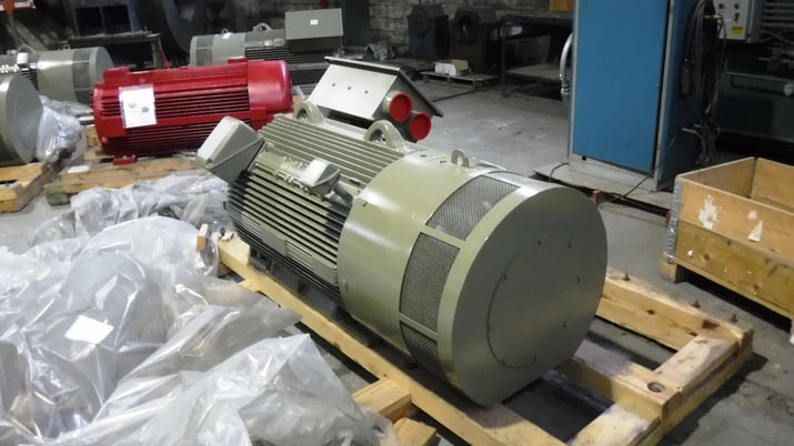 300 HP 3600 RPM General Electric, Frame 5011LS, TEFC BB, new surplus, 4000 Volts - Image 4