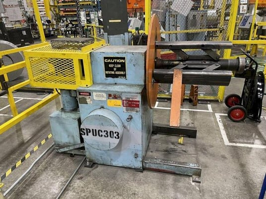 4000 lb. Air Feeds #R40, motorized coil reel, 18" width, 3 leaf mandrel, 1994 - Image 1