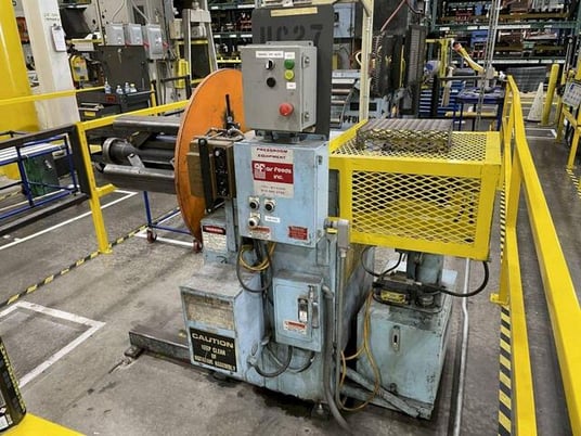 4000 lb. Air Feeds #R40, motorized coil reel, 18" width, 3 leaf mandrel, 1994 - Image 2