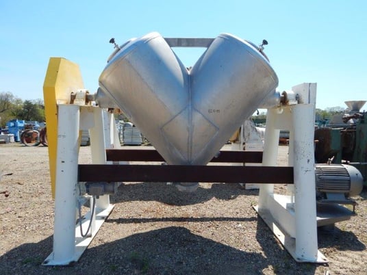 40 cu.ft. Patterson, Stainless Steel twin shell dry V-blender w/bar, 50 HP - Image 1