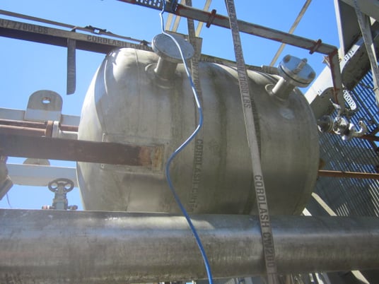 264 gallon Praj, vertical, 304L Stainless Steel pressure vessel, 32 psi, dished heads, unused - Image 1
