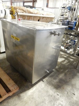 Mueller, rectangular Stainless Steel holding tank - Image 1