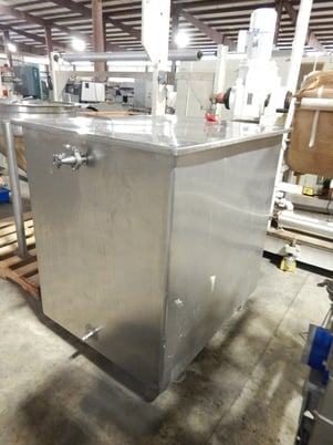 Mueller, rectangular Stainless Steel holding tank - Image 4