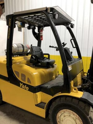 10000 lb. Yale #GLP-120, LP gas forklift, side shift, solid tires - Image 6