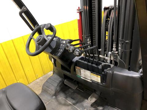 10000 lb. Yale #GLP-120, LP gas forklift, side shift, solid tires - Image 8