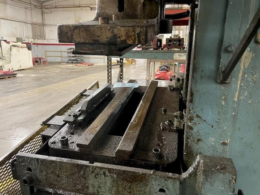 60 Ton, Federal #5, OBI press, 3" stroke, 15" Shut Height, 2.5" adj., 10" throat, 200 SPM, 29" x 18.5" bed - Image 5
