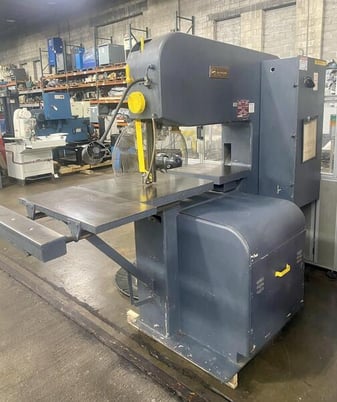 35.5" x 13" DoAll #3613-20, vertical band saw, 1" x125"blade, 3 HP, 5-5200 FPM, 30" x 30" tilt table, 1984 - Image 3
