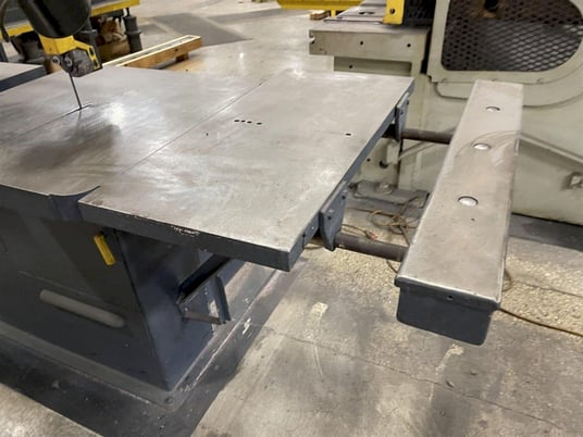35.5" x 13" DoAll #3613-20, vertical band saw, 1" x125"blade, 3 HP, 5-5200 FPM, 30" x 30" tilt table, 1984 - Image 4