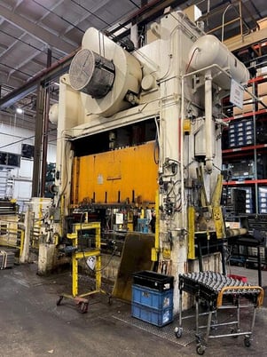 400 Ton, Verson #S2-400-120-60t, straight side double crank mechanical press, 12" stroke, 38" Shut Height - Image 1