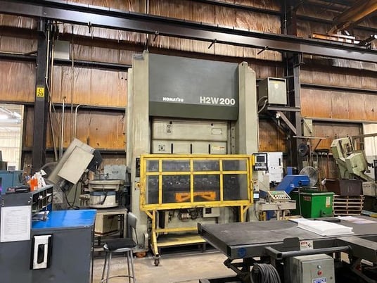 220 Ton, Komatsu #H2W-200, 9.8" stroke, 19.68" die hght, 4.72" adj., 250 SPM, 2009 - Image 2