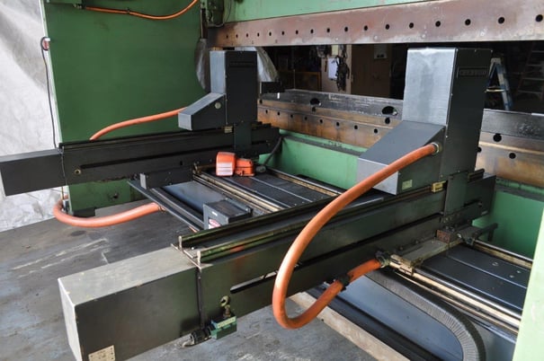 350 Ton, Cincinnati #350AF10, hydraulic press brake, 12' overall, 126" between housing, 10" stroke, 18" DL - Image 6