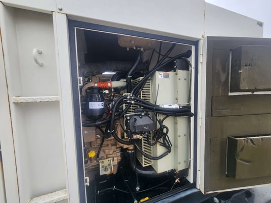 200 KW Multiquip #DCA220SSJU4F, trailer mounted, Tier 4F, sound attenuated enclosure, 240/480 Volts, 2328 - Image 4