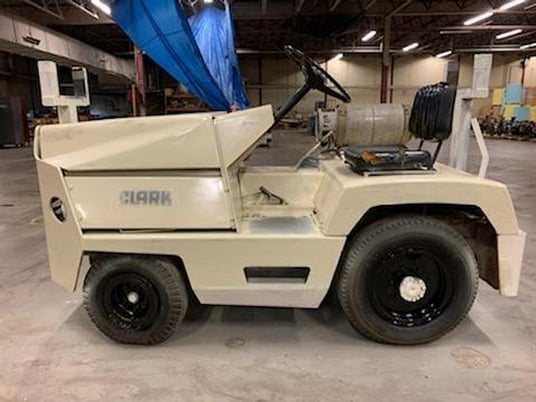 Clarke #CT30, towing tractor, propane, pneumatic tires, with trailer, 3106 hours - Image 2