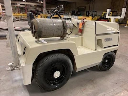 Clarke #CT30, towing tractor, propane, pneumatic tires, with trailer, 3106 hours - Image 3