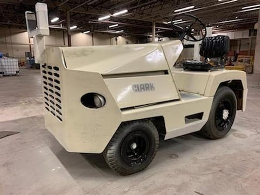 Clarke #CT30, towing tractor, propane, pneumatic tires, with trailer, 3106 hours - Image 4