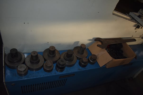 77 Ton, Mubea #KLH-700/760, punch, tooling & extra components, 11 HP - Image 3