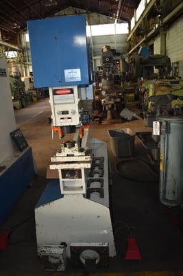 77 Ton, Mubea #KLH-700/760, punch, tooling & extra components, 11 HP - Image 5