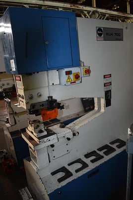 77 Ton, Mubea #KLH-700/760, punch, tooling & extra components, 11 HP - Image 7