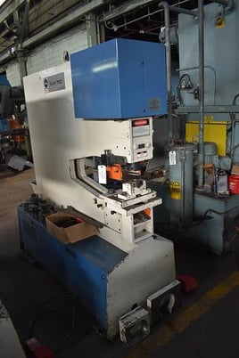 77 Ton, Mubea #KLH-700/760, punch, tooling & extra components, 11 HP - Image 8