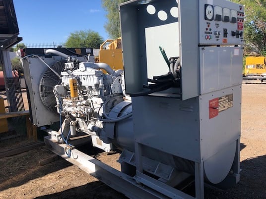 300 KW Caterpillar #3406, 492 hours, 208 Volts, 1986, S/N 2WB14962 - Image 3