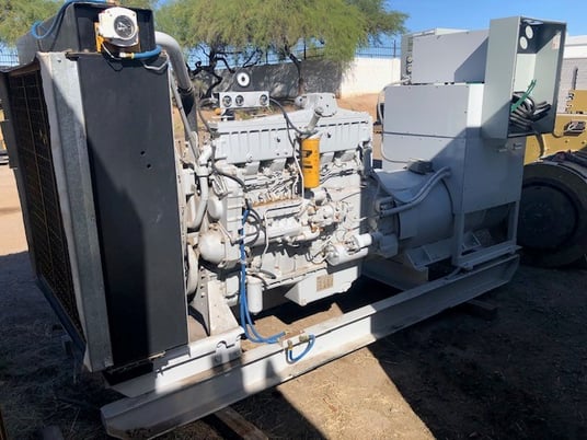 300 KW Caterpillar #3406, 492 hours, 208 Volts, 1986, S/N 2WB14962 - Image 5