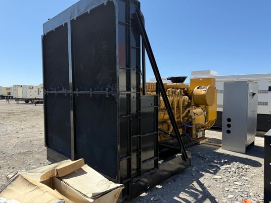 1250 KW Caterpillar #3512B, 794 hours, Tier 1, 2001, S/N CMC00207 - Image 4