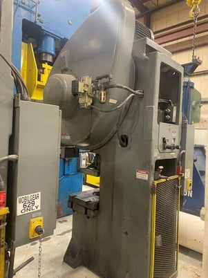 60 Ton, Minster #6SS, OBS flywheel press, 6" stroke, 17" Shut Height, air clutch & brake, 90 SPM, 1995 - Image 7