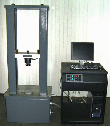 12000 lbf. (53kn) Tinius Olsen #LOCAP, 48" opening, 48" stroke, 15" x 21" table - Image 1