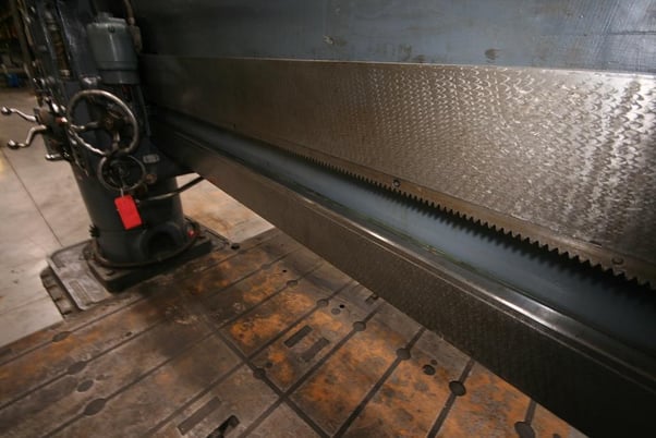 8' -19" Carlton, radial arm drill, 145J level shift, 4" spindle diameter, #6MT, 3' 7.5" traverse arm on column - Image 7