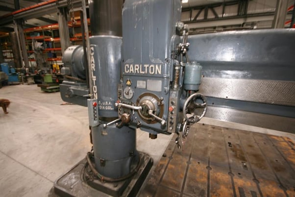 8' -19" Carlton, radial arm drill, 145J level shift, 4" spindle diameter, #6MT, 3' 7.5" traverse arm on column - Image 8