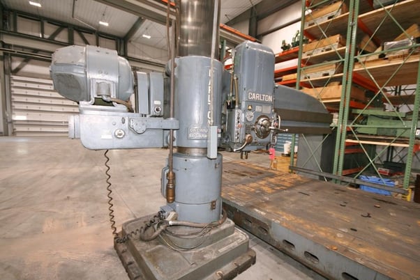 8' -19" Carlton, radial arm drill, 145J level shift, 4" spindle diameter, #6MT, 3' 7.5" traverse arm on column - Image 9