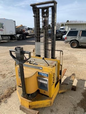 Yale #MSW040LCN24TV083, Walkie Stacker, 1999, 3800 lb., Sideshift + 42" forks, Used - Image 2