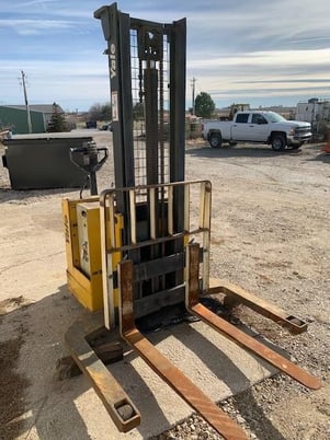 Yale #MSW040LCN24TV083, Walkie Stacker, 1999, 3800 lb., Sideshift + 42" forks, Used - Image 3