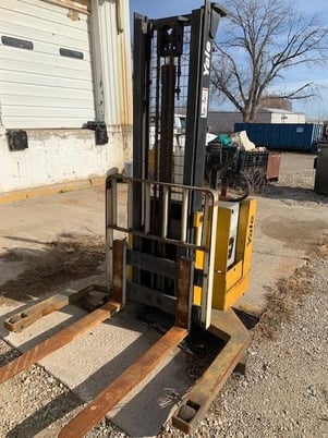Yale #MSW040LCN24TV083, Walkie Stacker, 1999, 3800 lb., Sideshift + 42" forks, Used - Image 4