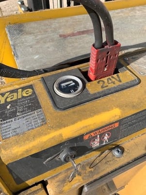 Yale #MSW040LCN24TV083, Walkie Stacker, 1999, 3800 lb., Sideshift + 42" forks, Used - Image 6