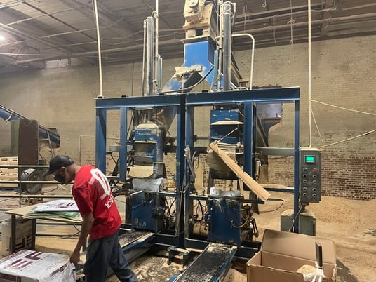 Custom Built shaving bagging line, 4-5 bags/minute - Image 1