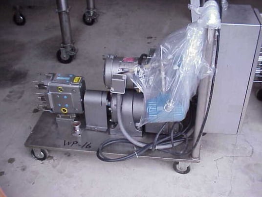 Waukesha #30, Sanitary pump, Rotary Lobe, Stainless Steel, 2 HP, 200-230/460 V., 1710 RPMi, 45.2 - 452 RPMo - Image 1