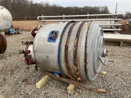 300 gallon Walter Stocklin, Jacketed Stainless Steel Mix Tank, 4' diameter x 3' 4" T/T, Air powered mixer - Image 2