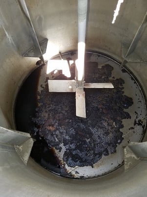 550 gallon Stainless Steel Mixing Tank w/ Jacket, bridge mounted, Internal baffles, approx 4' 6" diameter x - Image 2